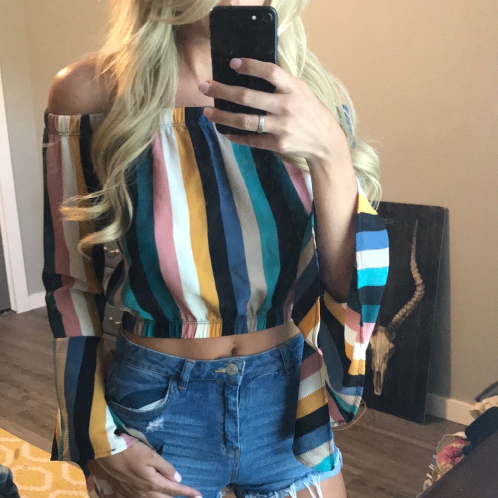Flare sleeve shirt